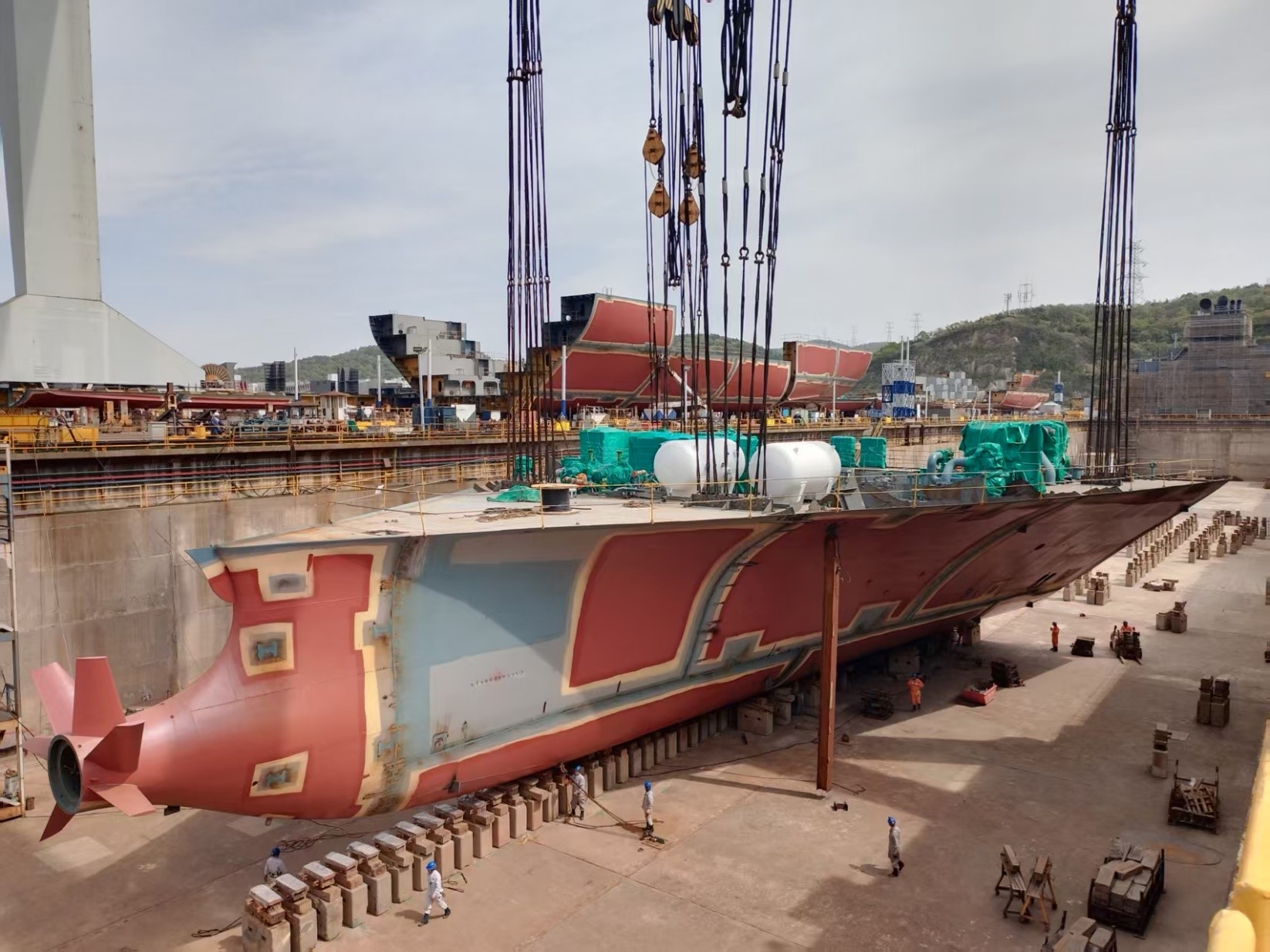 常石造船中國(guó)基地,以全球首艘甲醇燃料 5900TEU 型集裝箱運(yùn)輸船挑戰(zhàn)嶄新的未來